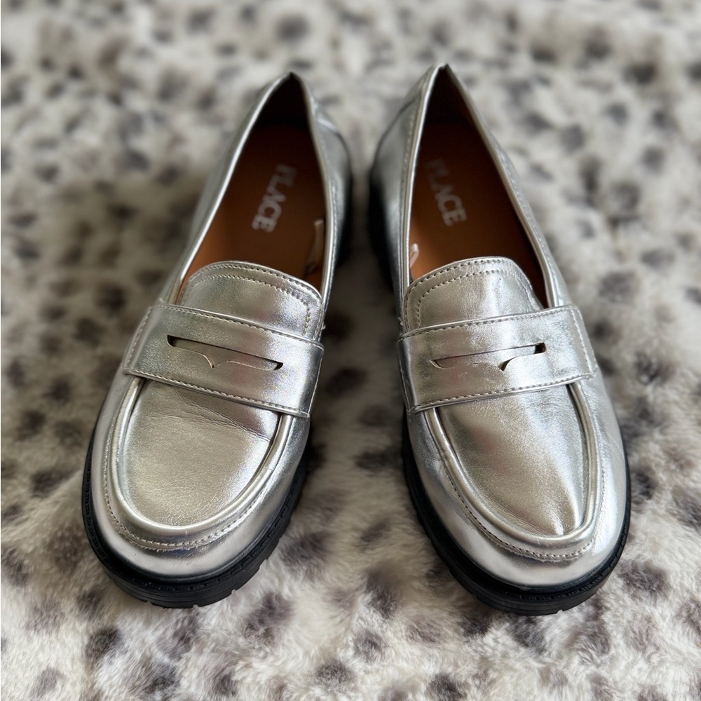 The Children’s Place Silver Metallic Penny Loafers | Chunky Lug Sole | Size 2